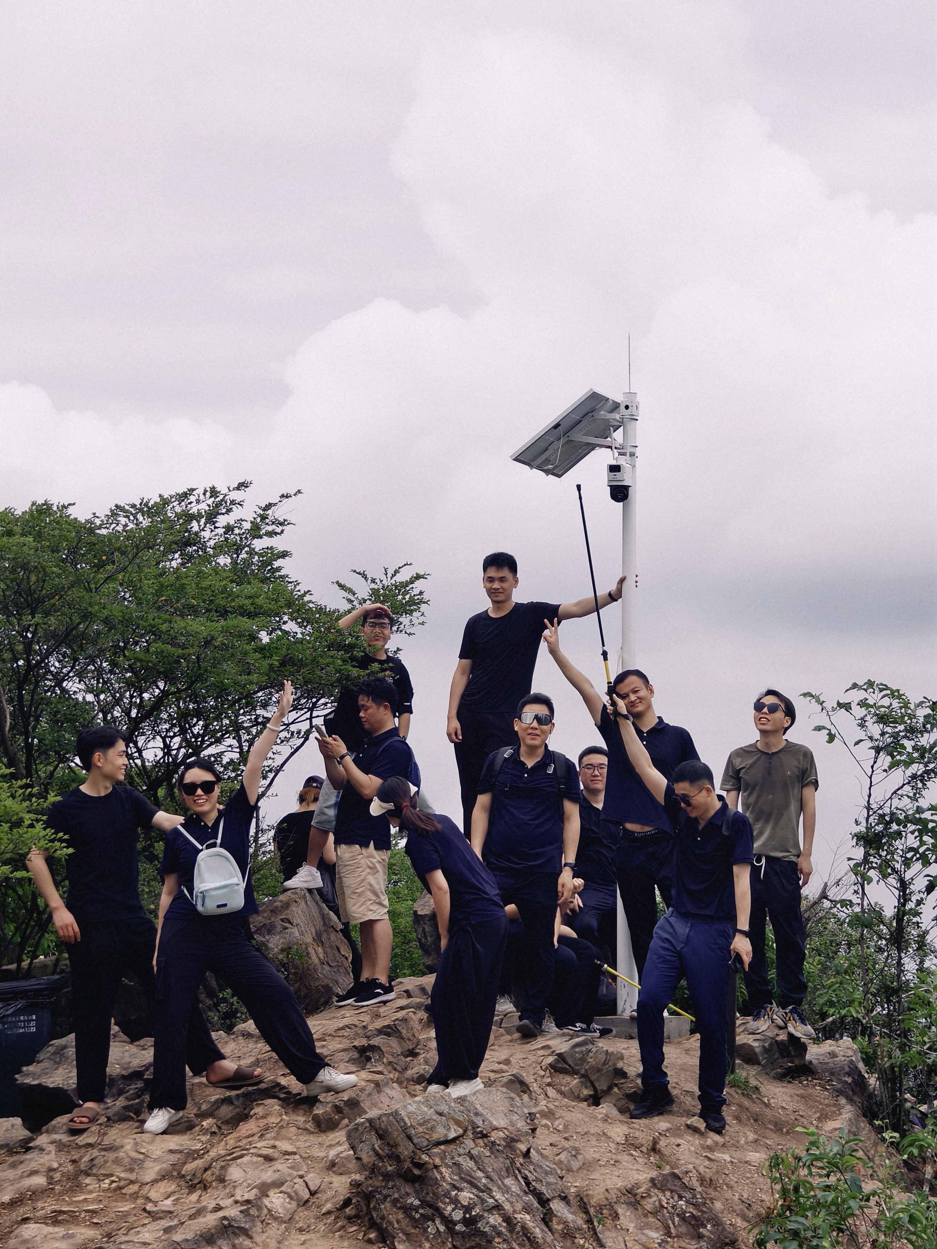 久信達科技公司員工齊聚光明區(qū)蠄蜍石，開啟活力爬山之旅暨團建活動(圖4)